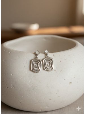 Çelik Takı Zırkon Taş Detaylı Spıral Döngü Sallantılı Paslanmaz Kararmaz Çelık Küpe