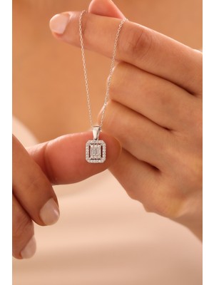 Çekirdek Jewelry 925 Ayar Gümüş Baget Taşlı Kolye