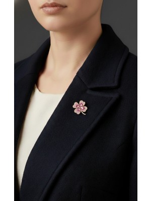 EFEAKS Şans Getiren Dört Yapraklı Yonca Broşu - Pembe Kristal Taşlı