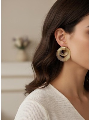 Toka Delisi Kadın Trend Sallantılı Küpe