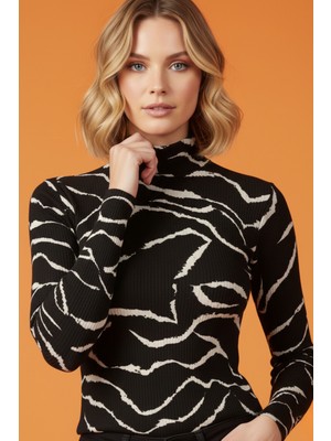 Renklime Siyah Beyaz Zebra Desenli Yarım Balıkçı Yaka Bluz
