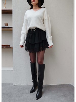 Esra Helvacı Kemerli Dantel Detay Mini Etek