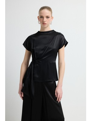 Adl Bağlama Detaylı Dik Yaka Bluz Siyah 11545927000