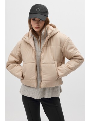 Rays Bej Kapüşonlu Cepli Kısa Kapitone Şişme Kadın Mont 8010