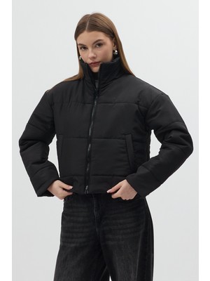 Rays Siyah Dik Yaka Fermuarlı Kısa Şişme Kadın Mont 8000