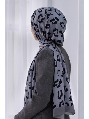 Vissona Lüks Medine Ipeği Leopar Desenli Gümüş Renkli 75X195 Kırışmaz Şal Moss Krep Dikiş Tipi Italyan Dikişli