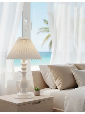 Decodelight Beyaz Rustik Modern Metal Ayaklı 22'lik Pileli Beyaz Kumaş Şapkalı Abajur Masa Lambası