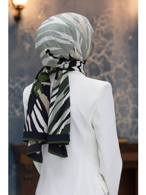 Vissona Lüks Medine Ipeği Zebra ve Çiçek Desenli Zümrüt Yeşili Renkli 75X195 Kırışmaz Şal Moss Krep Dikiş Tipi Italyan Dikişli