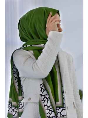 Vissona Lüks Medine Ipeği  Desenli Zümrüt Yeşili - Bej  Renkli 75X195 Kırışmaz Şal Moss Krep Dikiş Tipi Italyan Dikişli