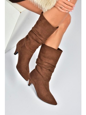 Fox Shoes L404810602 Kahverengi Süet Kısa Topuklu Büzgülü Kadın Bot