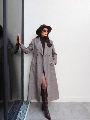 Esra Helvacı Balıksırtı Desen Düğmeli Uzun Kaban