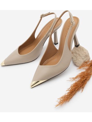 Marjin Kadın Stiletto Sivri Burun Altın Detaylı Arkası Açık Topuklu Ayakkabı Süvat Bej