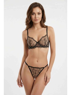 Cassy Siyah Çiçek Nakışlı Ten Rengi Transparan Tül Balenli String Sütyen Takımı