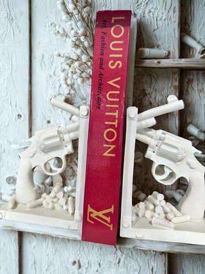 İki Cadı Tasarım Silah Kitap Tutucu Dekoratif Polyester Dekor