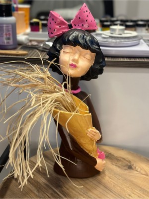 İki Cadı Tasarım Buket Tutan Kız