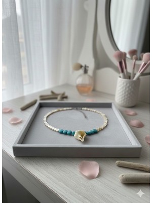 İki Cadı Tasarım Doğal Deniz Kabuğu Detaylı, Doğal Kalp Taşlı ve Paslanmaz Çelik Zincir Bağlamalı Şık Tasarım Kolye