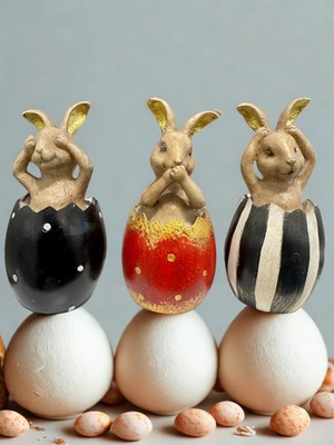 İki Cadı Tasarım Görmedim Duymadım Bilmiyorum Yumurtadan Çıkan 3'lü Tavşan Biblo Seti