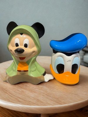 İki Cadı Tasarım Donald Duck (16CM x 12CM) Figür ve Oturan Mickey (19CM x 19CM) Figür Dekoratif Seramik Obje Seti
