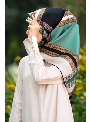 Vissona %100 Twill Ipek Geometrik Desenli Siyah - Mint Yeşili Renkli 90X90 Eşarp Dikim Şekli : El Dikişi