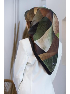 Vissona % 57 Ipek % 43 Viskon Twill Ipek Geometrik Desenli Haki - Sütlü Kahve Renkli 90X90 Eşarp Dikim Şekli