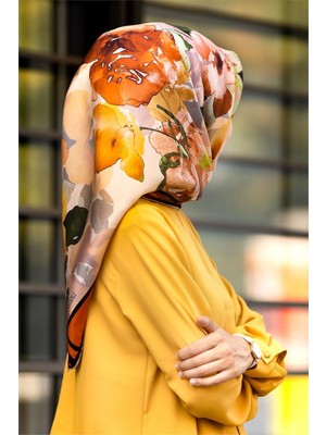 Vissona % 57 Ipek % 43 Viskon Twill Ipek Sulu Boyalı Çiçek Desenli Turuncu - Gold Renkli 90X90 Eşarp Dikim Ş