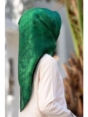 Vissona % 57 Ipek % 43 Viskon Twill Ipek Doku Desenli Zümrüt Yeşili Renkli 90X90 Eşarp Dikim Şekli : El Diki