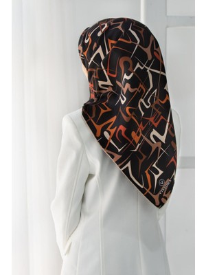 Vissona % 57 Ipek % 43 Viskon Twill Ipek Soyut Geometrik Desenli Taba - Sütlü Kahve Renkli 90X90 Eşarp Dikim