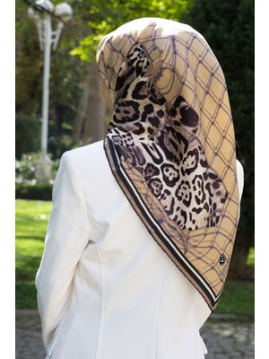 Vissona %100 Twill Ipek Leopar Desenli Bej Renkli 90X90 Eşarp Dikim Şekli : El Dikişi