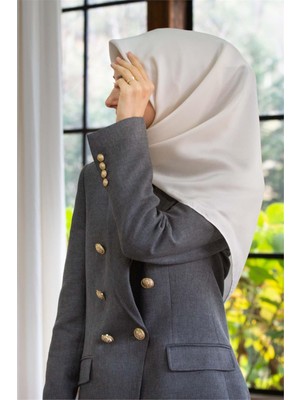 Vissona %100 Twill Ipek Düz Ekru Renkli Daha Tok Exclusive Serisi 90X90 Eşarp Dikim Şekli : El Dikişi
