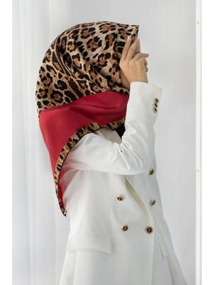 Vissona %100 Twill Ipek Leopar Desenli Kırmızı Renkli 90X90 Eşarp Dikim Şekli : El Dikişi