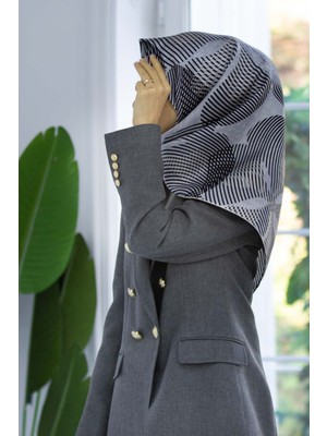 Vissona %100 Twill Ipek Çizgili Çiçek Desenli Siyah - Gri Renkli 90X90 Eşarp Dikim Şekli : El Dikişi