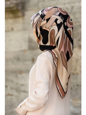 Vissona % 57 Ipek % 43 Viskon Twill Ipek Geometrik Desenli Bej - Pudra Renkli 90X90 Dikim Şekli : El Dikişi