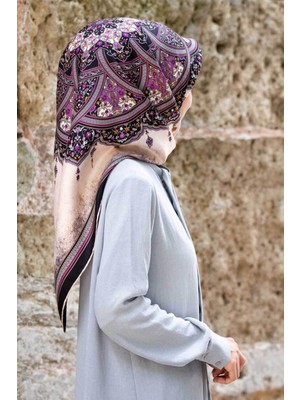 Vissona % 57 Ipek % 43 Viskon Twill Ipek Şal Desenli Siyah - Mürdüm Renkli 90X90 Eşarp Dikim Şekli : El Diki
