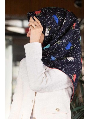 Vissona %100 Twill Ipek Çıtır Çiçek Desenli Lacivert - Saks Renkli 90X90 Eşarp Dikim Şekli : El Dikişi