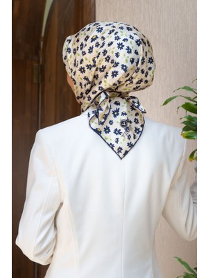 Vissona %100 Twill Ipek Papatya Desenli Krem - Lacivert Renkli 90X90 Eşarp Dikim Şekli : El Dikişi