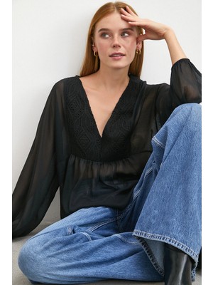 V Yaka Dantelli Transparan Bluz Siyah