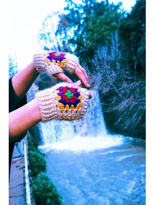 El Yapımı Örgü Eldiven Çiçek Desenli