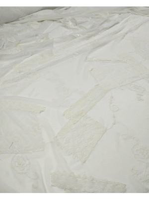 Kumaş Parça Kırık Beyaz Renkte Dantel En: 155 cm