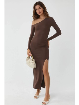 Hiccup Kadın Busem Asimetrik Yakalı Yırtmaç Detaylı Maksi Elbise Kahve Kahvesi