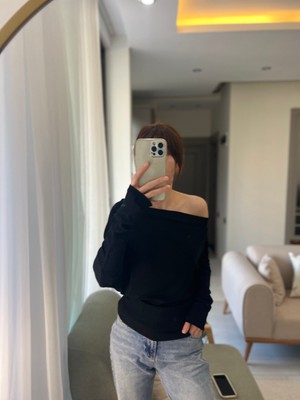 Butik Kadın Kayık Yaka Asimetrik Omuz Detaylı Uzun Kollu Basic Bluz