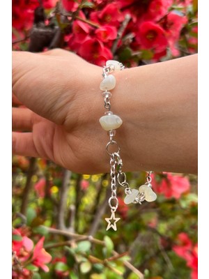 Şık ve Doğal Taş Ay Taşı Bileklik, Günlük Kullanıma Uygun Aksesuar