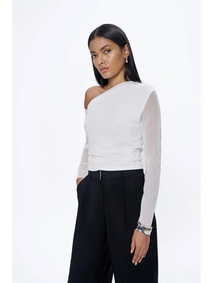 Bluz Düşük Omuz Tül Detaylı