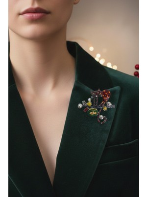 Noel Kedisi Broş - Inci ve Taş Detaylı Balık Kılçığı Temalı Yaka Iğnesi