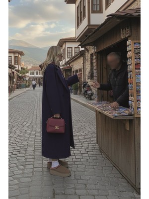 Kışlık Astarlı Sırtı Detaylı Kadın Kaşmir Kaban