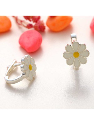 Costurera Gümüş Papatya Çocuk Küpesi