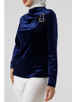 Sabr Kadife Yarım Balıkçı Yaka Tokalı Bluz – Zarif & Şık Kadın Bluz