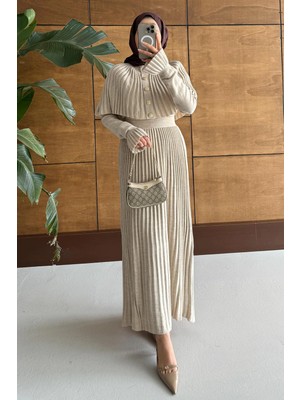 RFK Butik Kadın Kelebek Piliseli Pelerinli Triko Takım Elbise - Bej