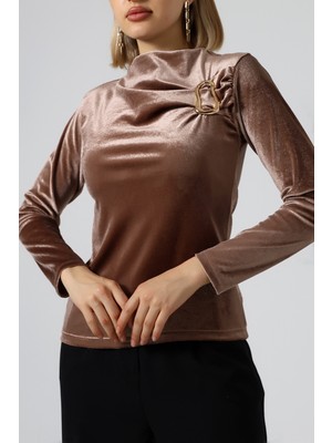 Sabr Kadife Yarım Balıkçı Yaka Tokalı Bluz – Zarif & Şık Kadın Bluz