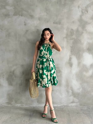 Halter Yaka Kuşaklı Diz Boyu Desenli Elbise - Yeşil