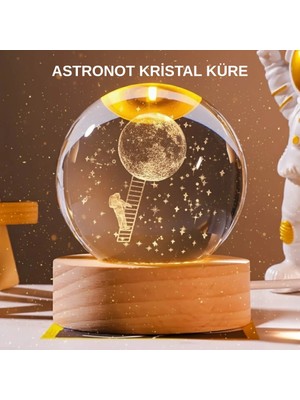 S'82 Usb’li 3D Astronot Kristal Küre – Modern Uzay Temalı Gece Lambası